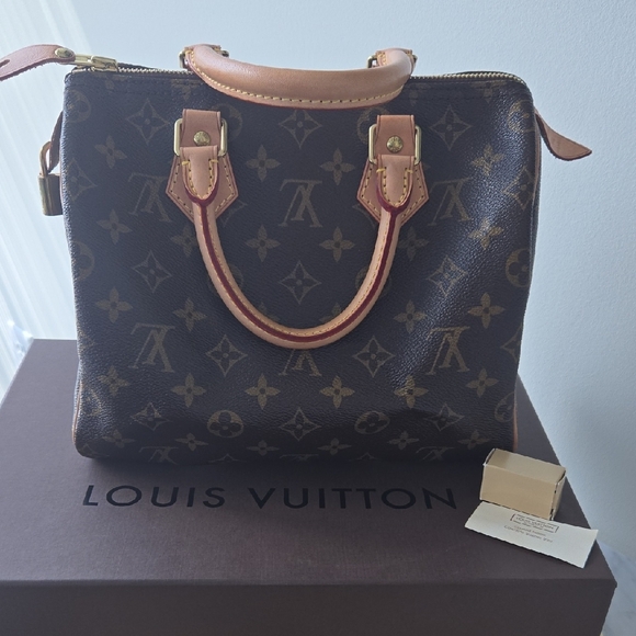 Louis Vuitton Speedy 25 with keys, box & dust bag.  Excellent Condition! - Picture 1 of 16